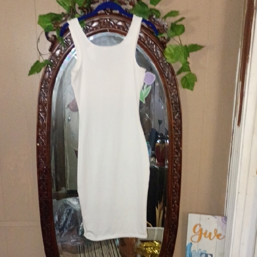 Others Follow White Fitted Sleeveless Tank - Picture 3 of 4